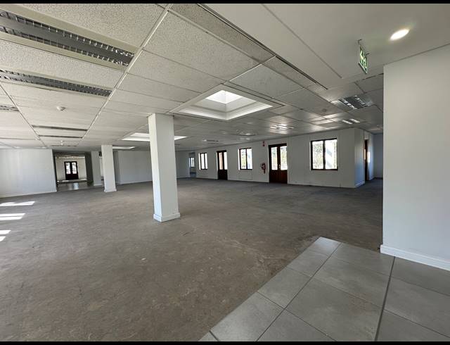 1,315M² OFFICE TO LET IN SANDTON CENTRAL
